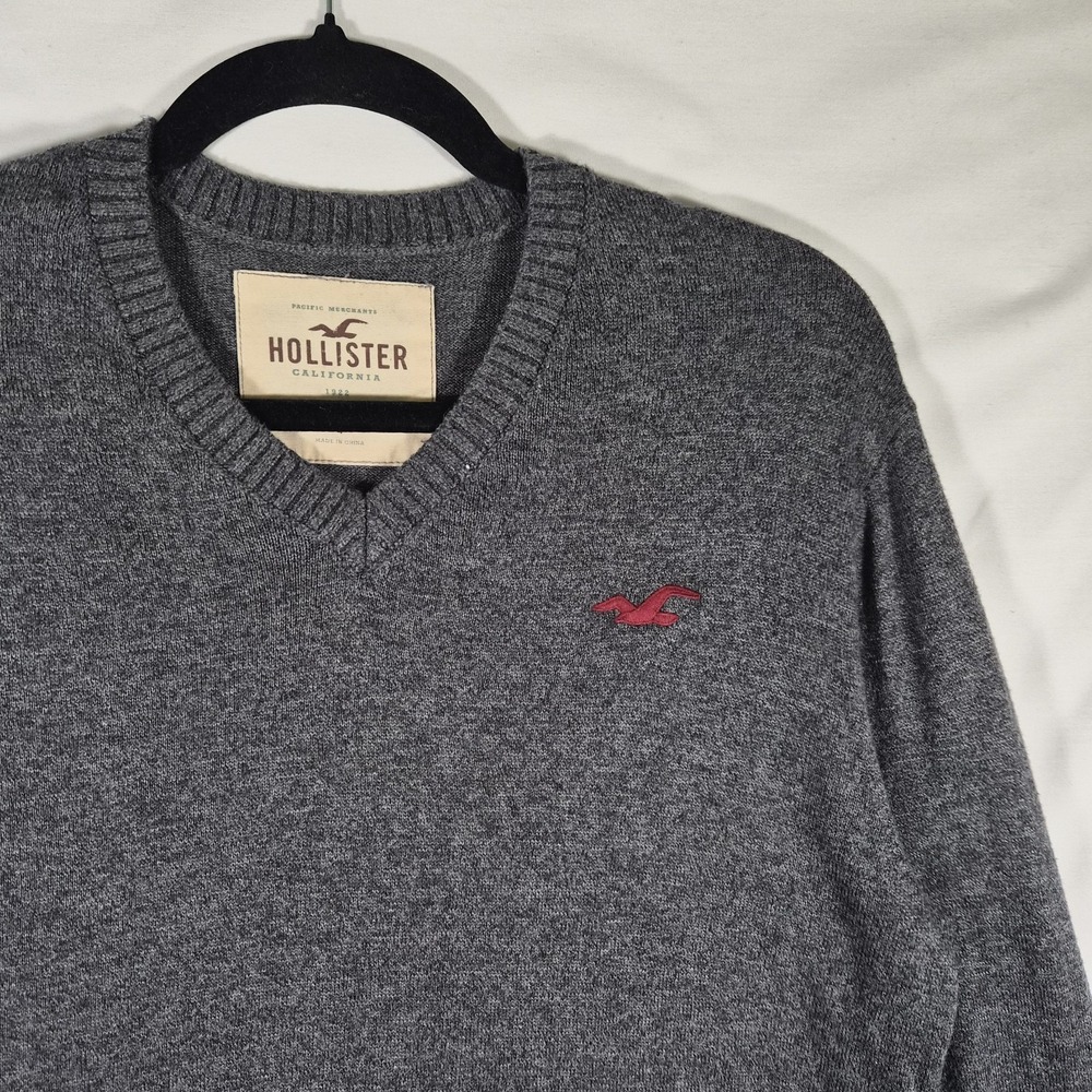 2000s Y2k Hollister Men's Small Charcoal Gray V Neck Sweater Embroidered Logo